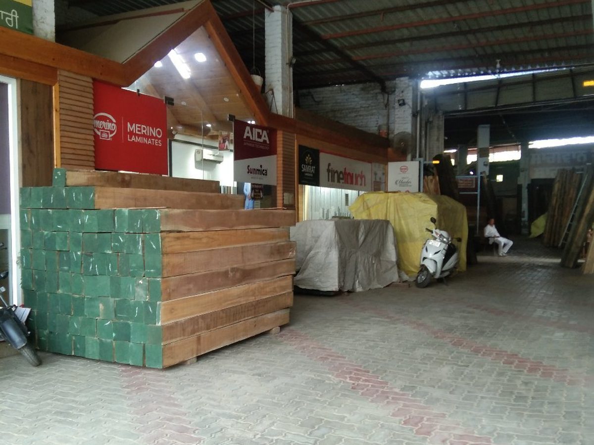 Showroom with Merino, AICA Sunmica, Samrat and Fine Touch laminates